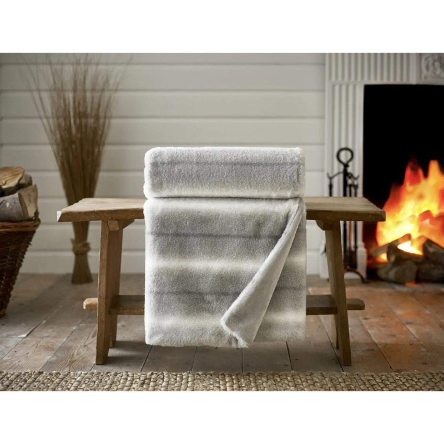 Deyongs 130cm Silver Faux Fur Throw